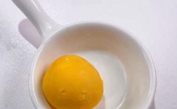 宝宝吃蛋黄还是鸡蛋羹