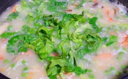海鲜粥里的绿色蔬菜是什么？