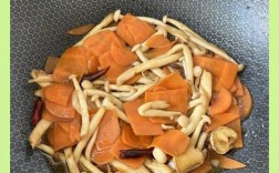 海鲜菇杏鲍菇炒胡萝卜怎么炒更入味？