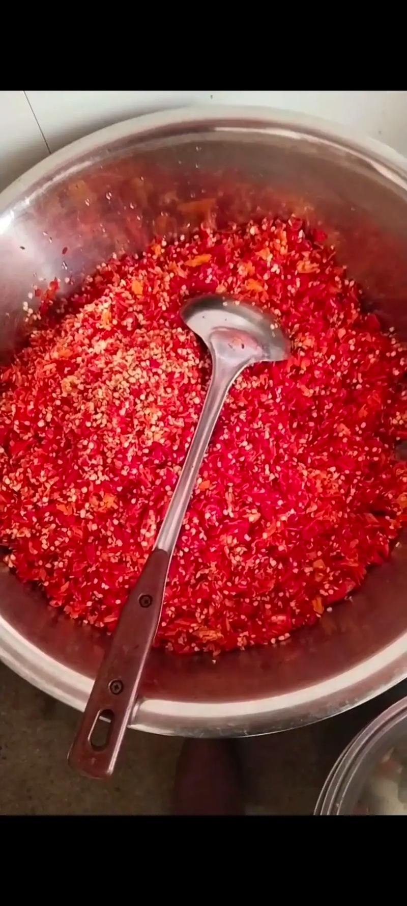 家常辣椒酱做法视频，30字内疑问标题，，家常辣椒酱做法视频，简单易学吗？-图1