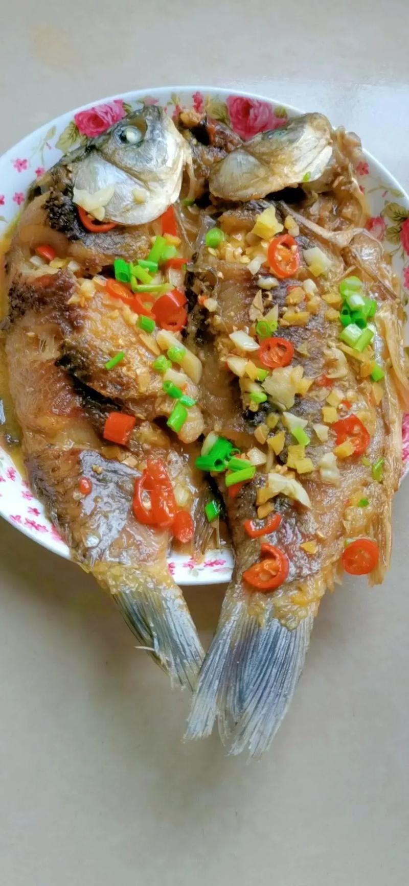 小鲫鱼怎么做家常又简单还好吃？-图1