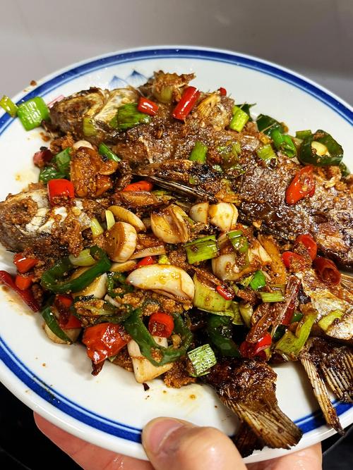 小鲫鱼怎么做家常又简单还好吃？-图3