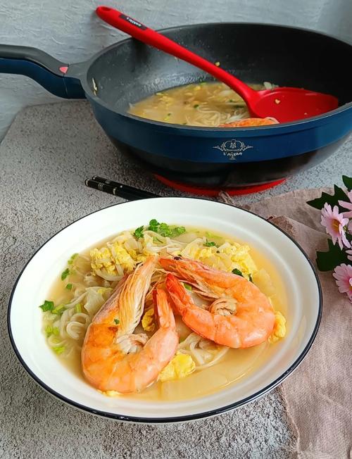 家常白菜海鲜面条怎么做？-图2