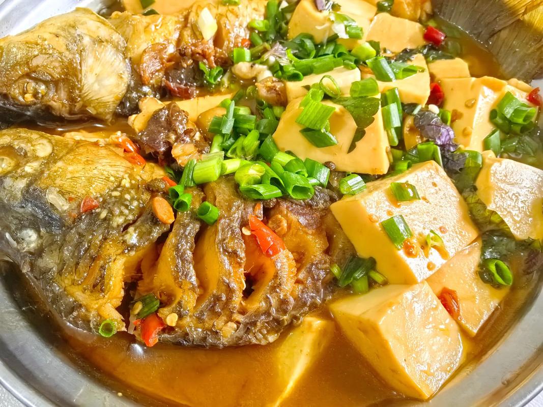 鱼炖豆腐家常做法有哪些？-图1