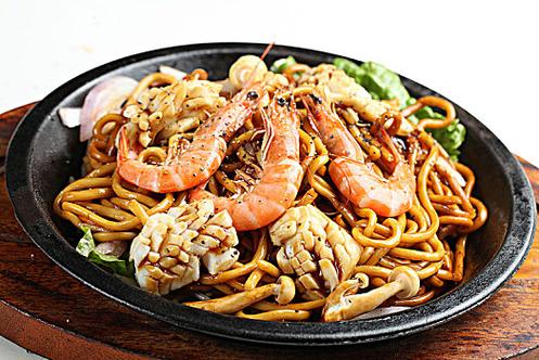 海鲜铁板炒面怎么做？-图3