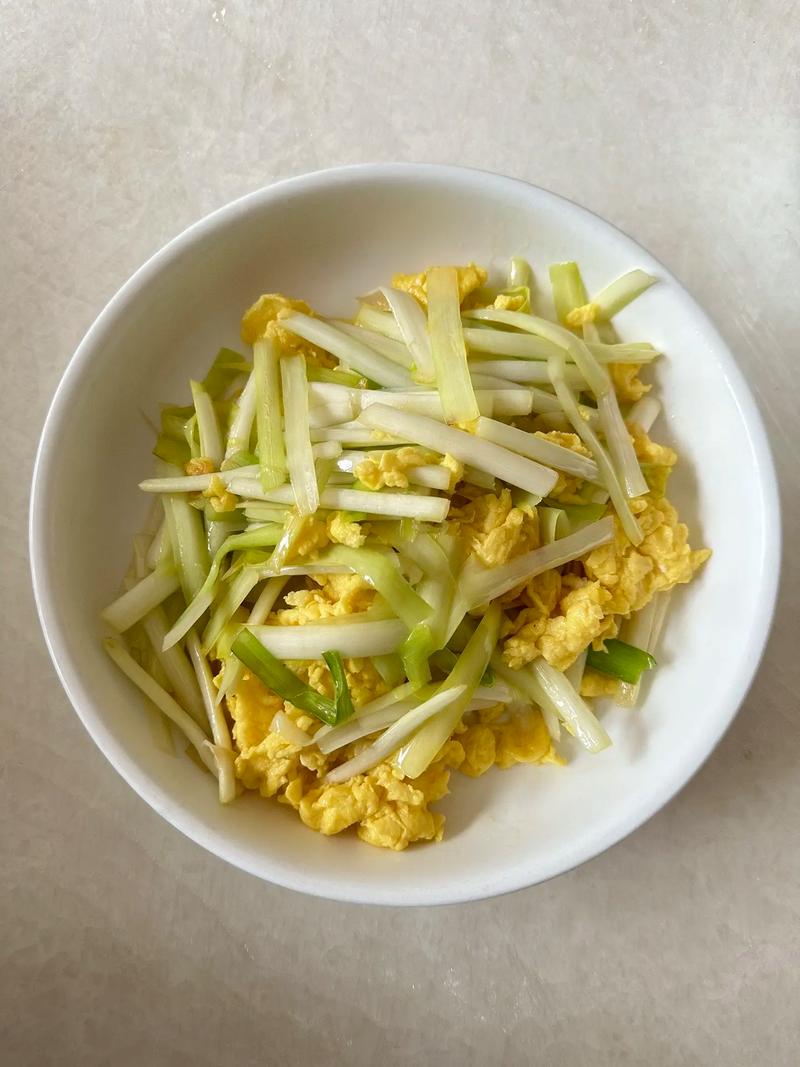 韭黄炒蛋的做法大全家常做法-图1