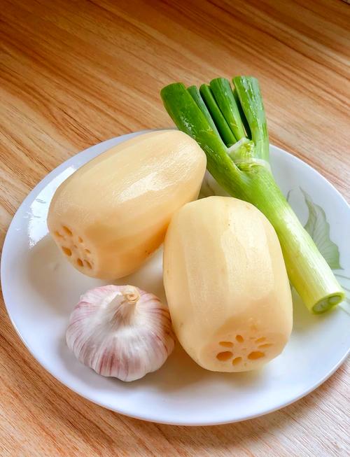 家常炒嫩藕怎么做才脆嫩不发黑？-图2