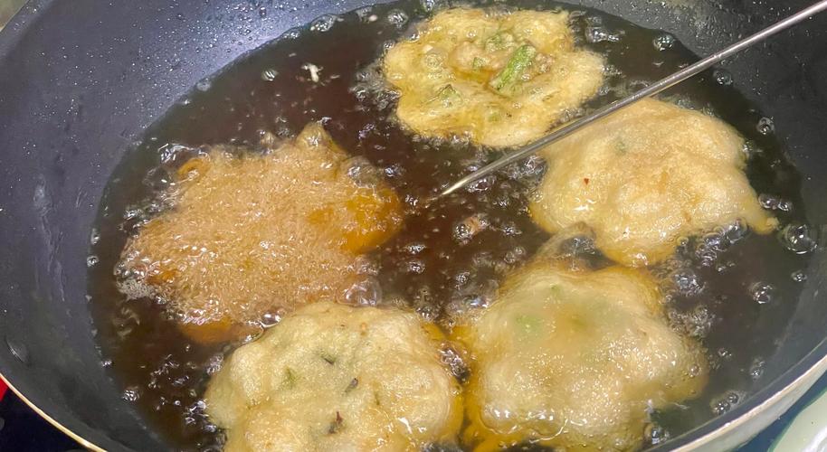 牡蛎海鲜饼怎么做才酥脆不腥？-图1