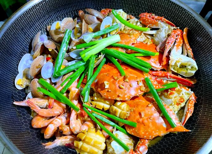 家庭海鲜锅怎么做才鲜香有诀窍？-图2
