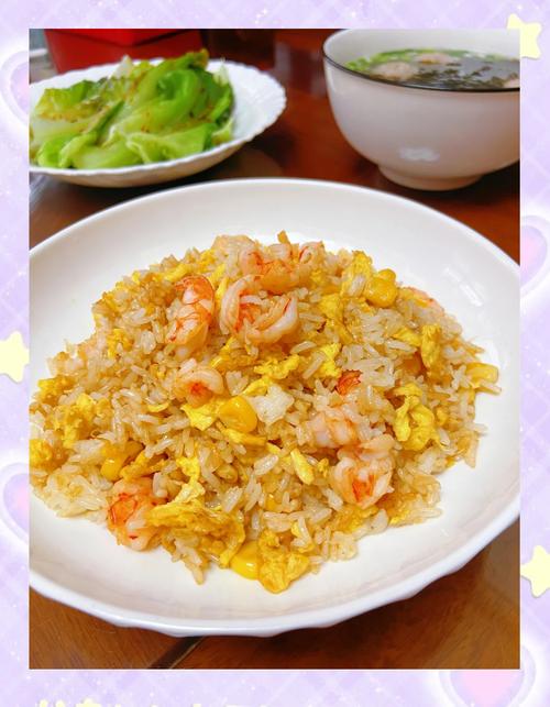 虾仁鱿鱼海鲜炒饭怎么做？-图2