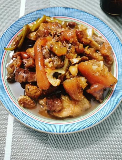 酸辣肘子家常做法有哪些关键步骤？-图1