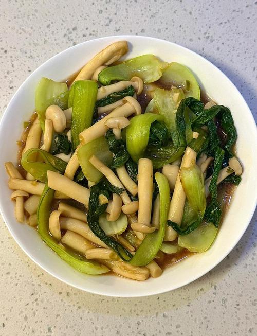 海鲜菇杏鲍菇土豆怎么炒才好吃？-图2