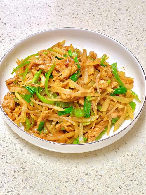 土豆丝炒肉怎么做才正宗？-图1