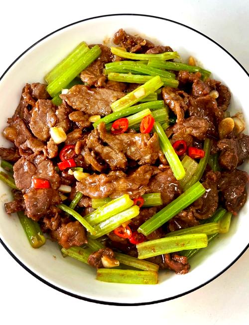 芹菜炒牛肉的做法大全家常-图1