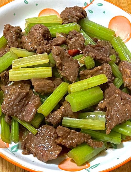 芹菜炒牛肉的做法大全家常-图2