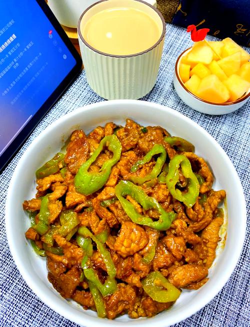 辣椒炒肉丝如何炒得嫩滑入味？-图2