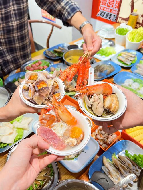 家庭海鲜火锅怎么做?视频教你做!-图1 家庭海鲜火锅怎么做?视频教你做!-图1