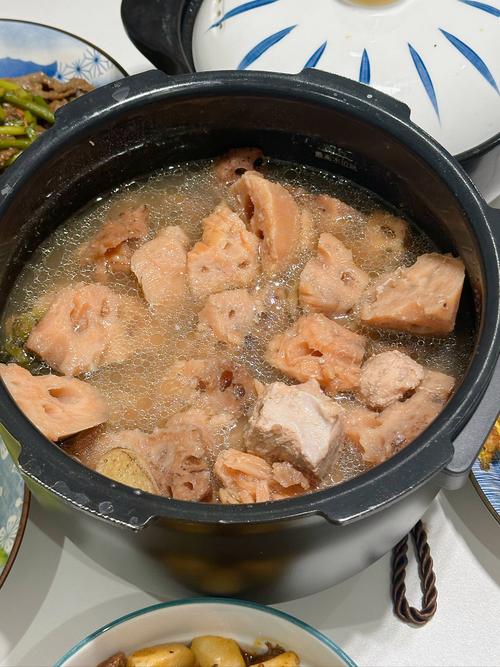 莲藕排骨汤的做法大全家常-图2