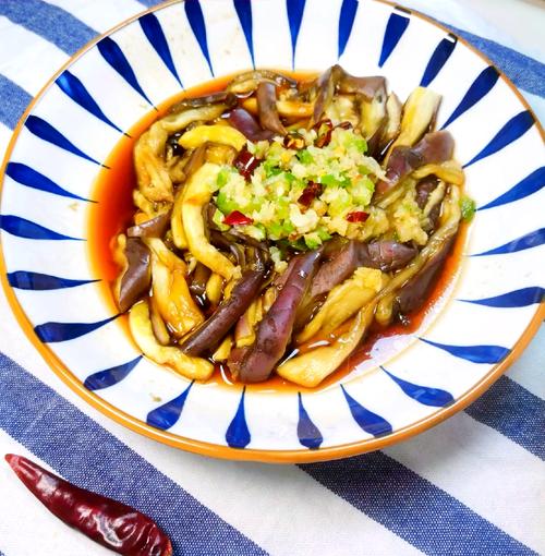 蒜泥茄子怎么蒸才好吃？-图1