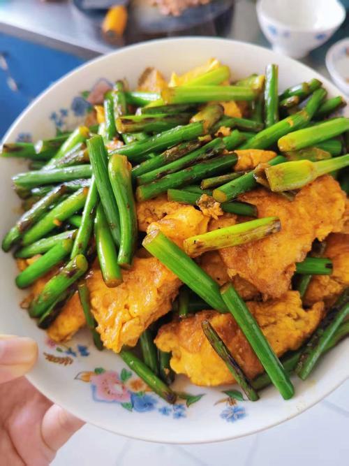 蒜苔炒鸡蛋怎么做才好吃？-图1