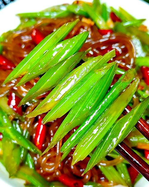 芹菜炒粉条的家常做法大全-图3