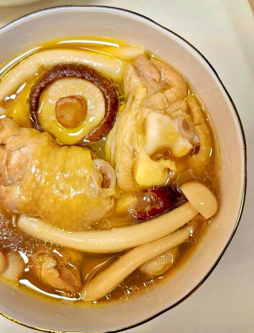 香菇炖鸡汤家常做法有哪些？-图2