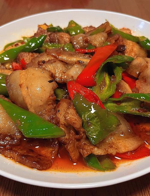 青椒回锅肉家常做法,关键在哪?-图1 青椒回锅肉家常做法,关键在哪?-图1