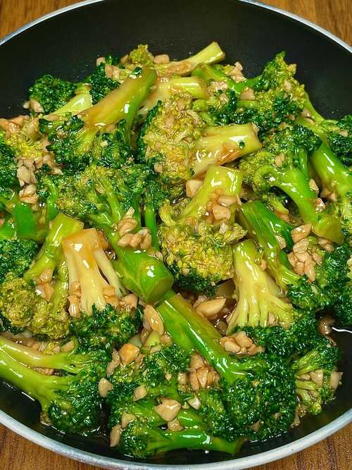 清炒西兰花的家常做法视频-图1