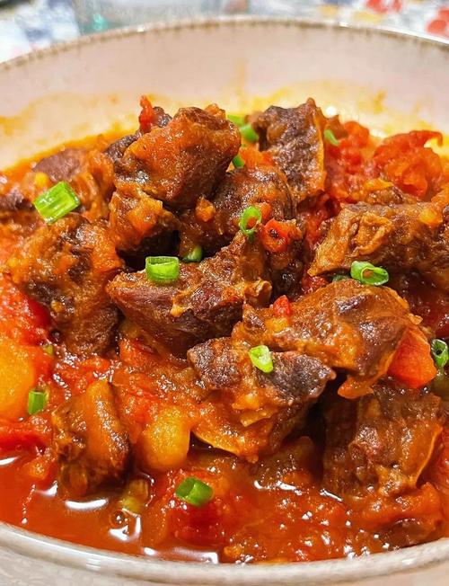 西红柿牛腩怎么做才软烂入味？-图2