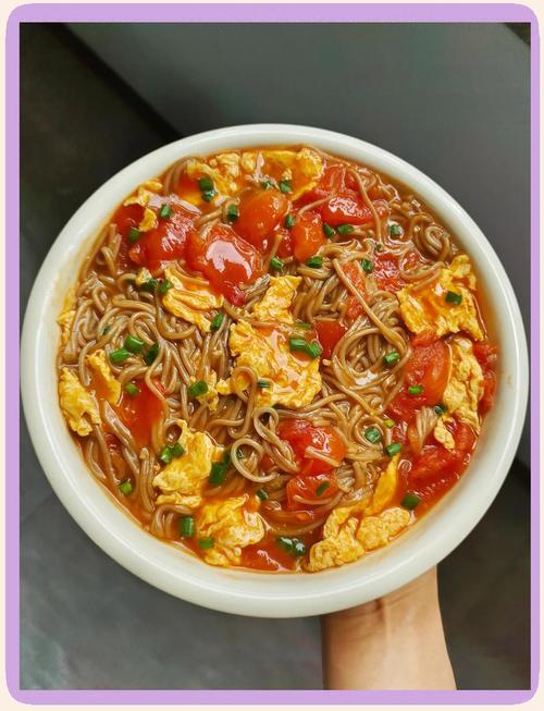 西红柿鸡蛋炒面的家常做法-图1