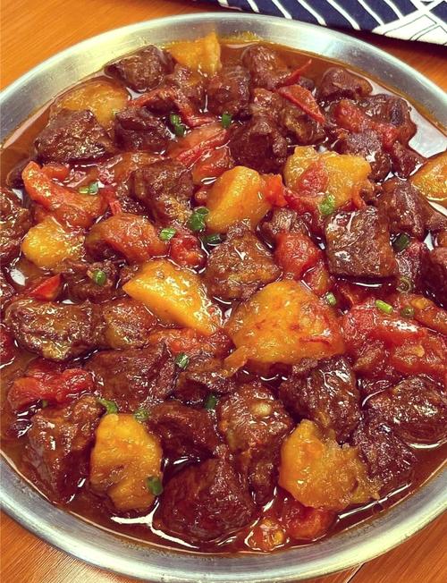 土豆烧牛腩怎么做才软烂入味？-图2