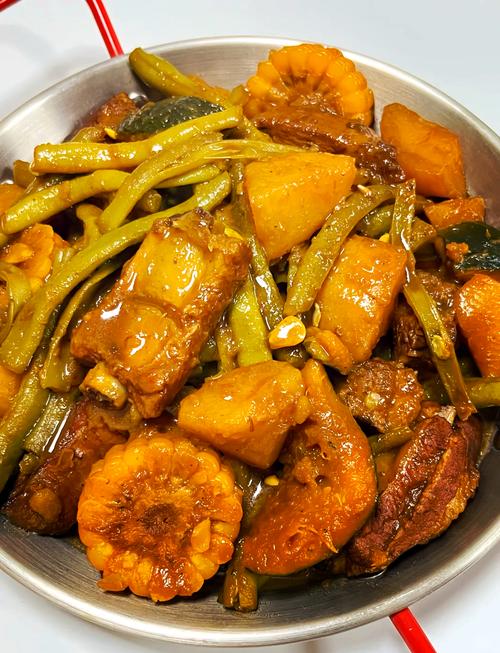 土豆豆角炖排骨的家常做法-图2