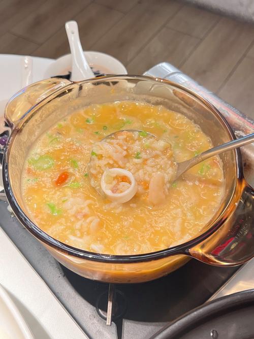 海鲜泡饭好吃到让人停不下来，秘诀究竟在哪？-图1