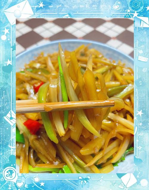 土豆炒芹菜怎么做最下饭？-图1