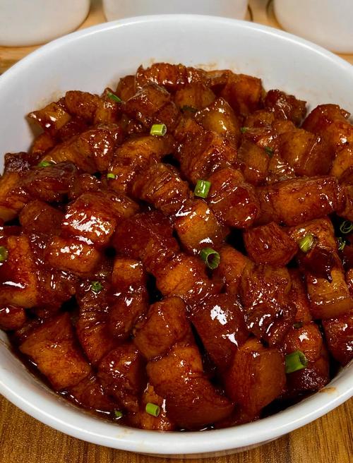 红烧五花肉家常做法，关键在哪一步？-图1