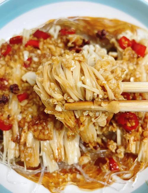 蒜蓉粉丝金针菇怎么做才好吃？-图2