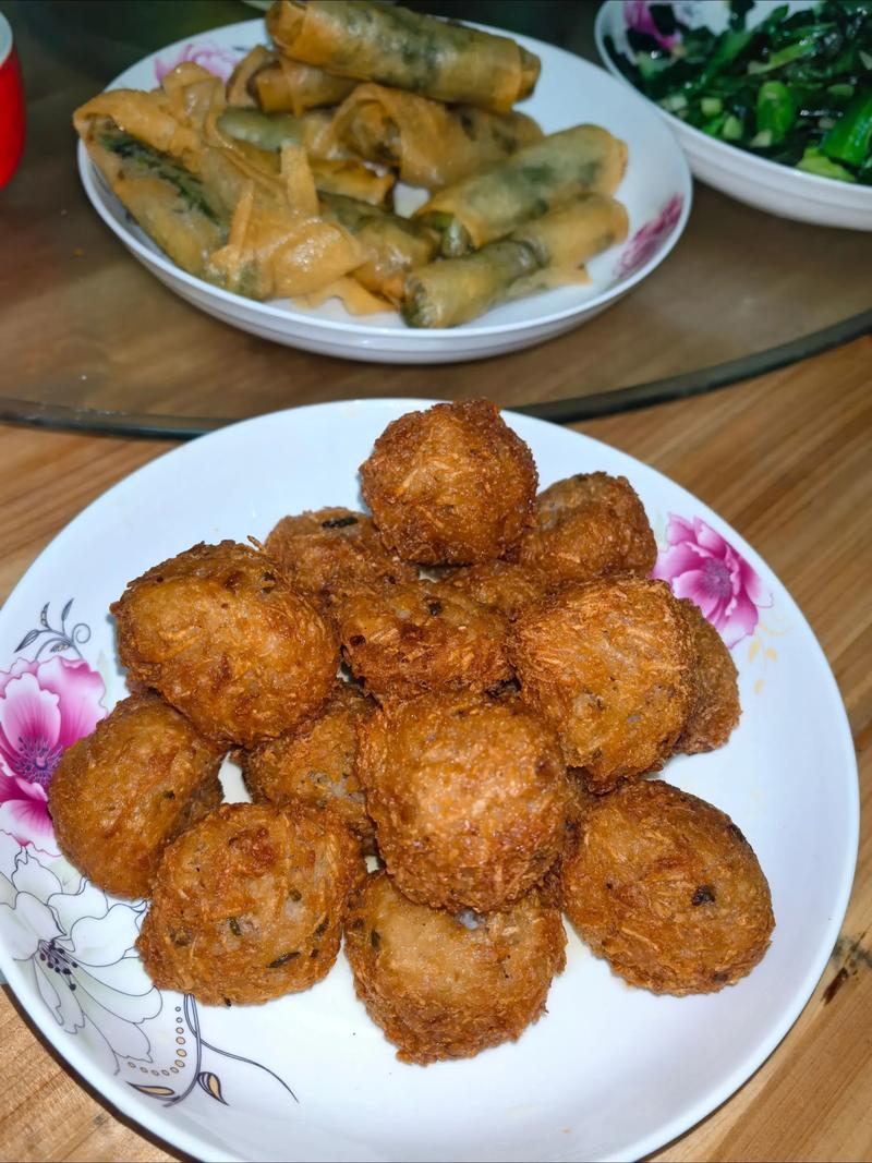 家常炸肉丸怎么做才酥脆不散？-图2