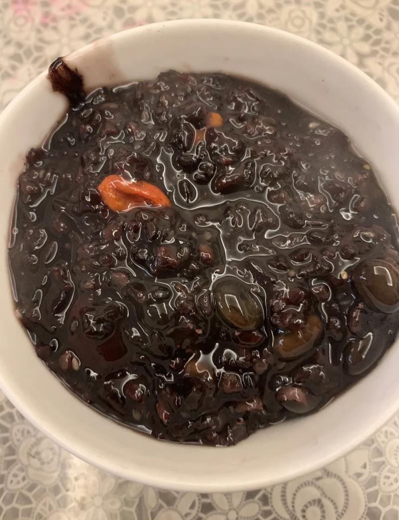 孕妇喝黑米粥会让宝宝皮肤变黑吗？-图1