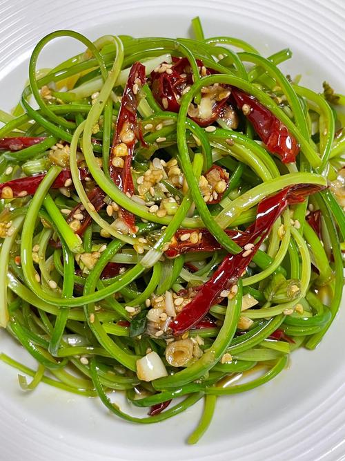 蒜苔粒怎么做?家常做法大全在这里!-图1 蒜苔粒怎么做?家常做法大全在这里!-图1