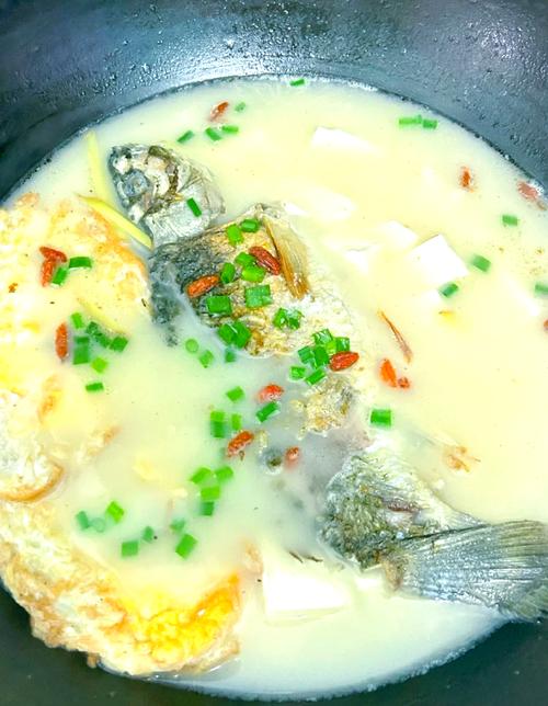 家常鲫鱼汤图片全家做法有哪些？-图1