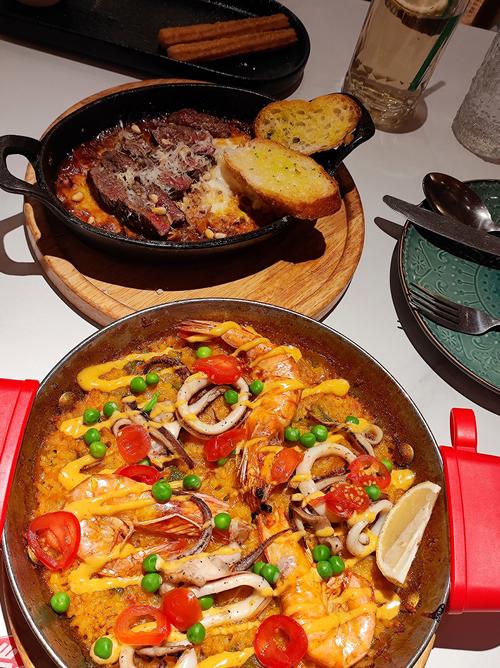 西班牙海鲜饭用什么吃-图1