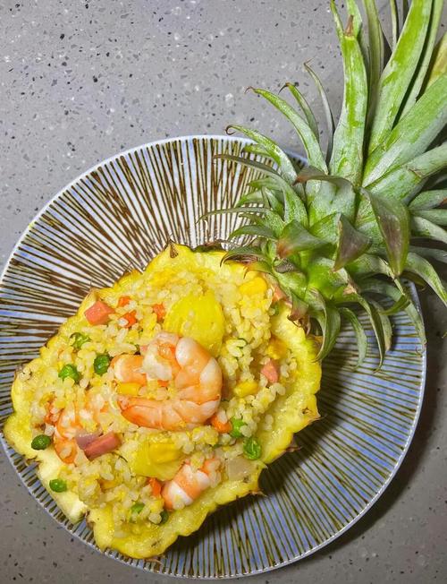 海鲜菠萝饭的做法窍门-图1