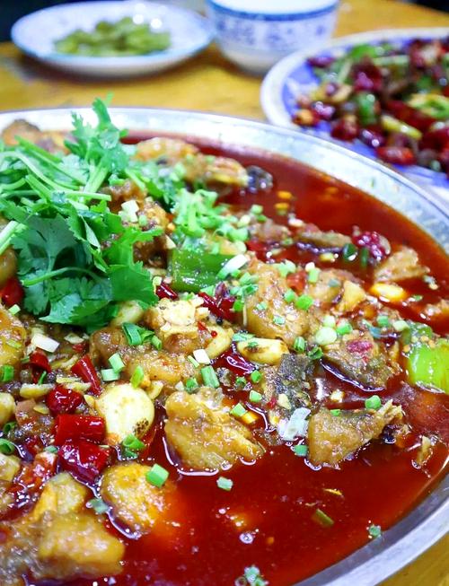 家常炖鲢鱼全家福图片怎么做?-图1 家常炖鲢鱼全家福图片怎么做?-图1