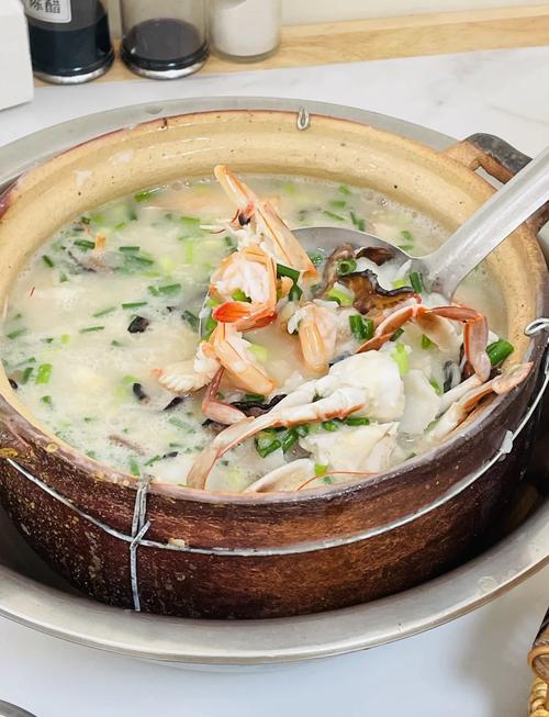 潮汕砂锅粥海鲜怎么下才鲜？-图1
