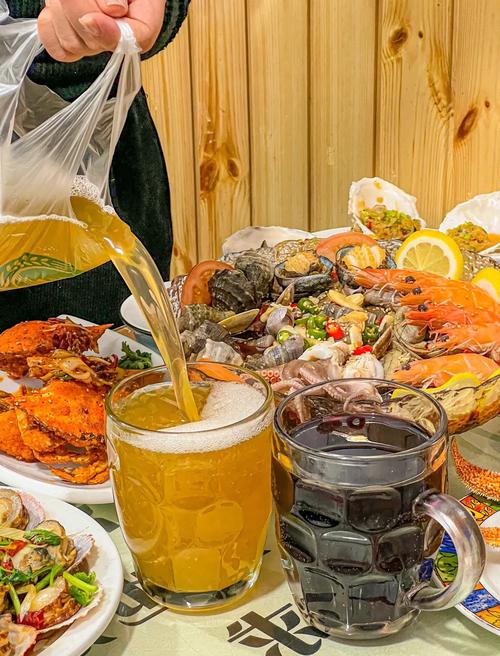 海鲜配啤酒真会痛风吗？-图1