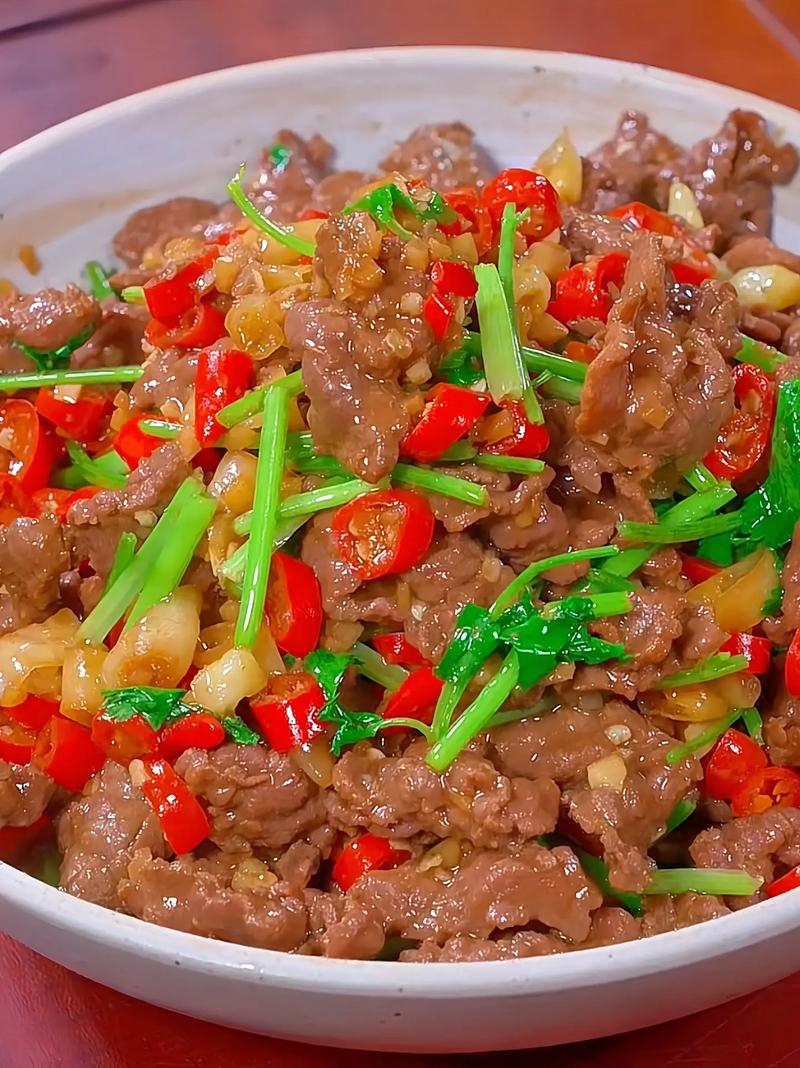 家常炒牛肉怎么做才嫩滑入味？-图1