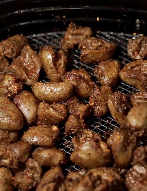 家常炸鸡心怎么做才酥脆入味？-图3