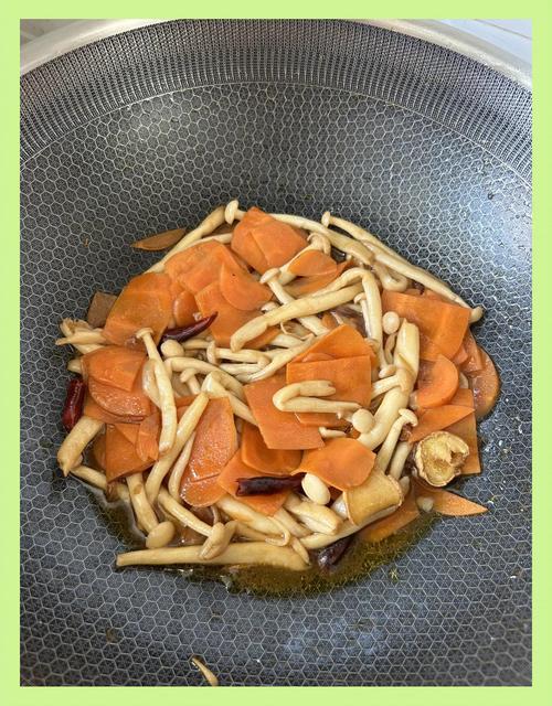 海鲜菇胡萝卜芹菜怎么搭配最鲜?-图1 海鲜菇胡萝卜芹菜怎么搭配最鲜?-图1