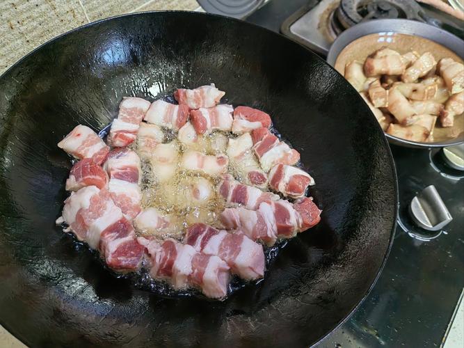 家常红烧肉做法窍门有哪些关键点？-图3