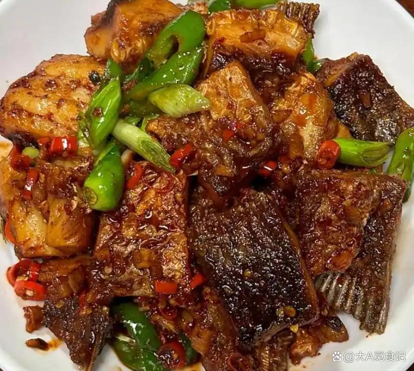 咸鱼段怎么做才不咸又下饭？-图2